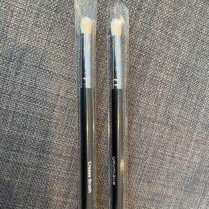 Younique crease brush